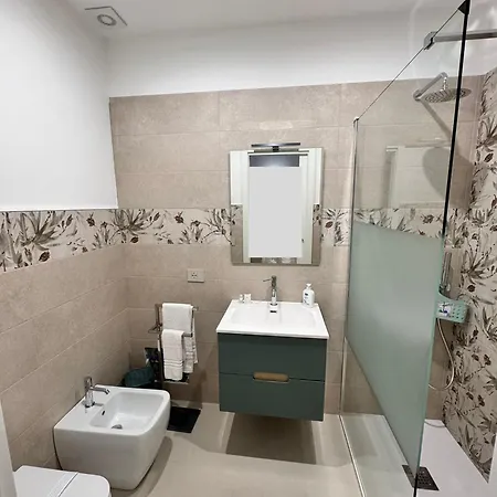 Monolocale Sotto La Torre Homestay *